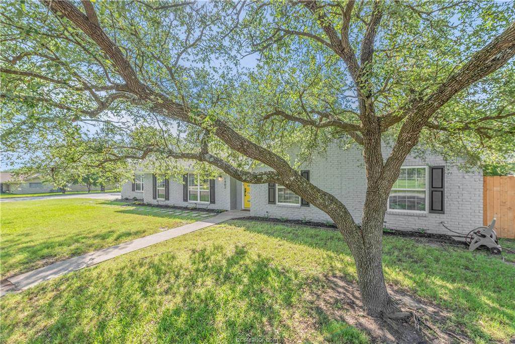 1402 Barak Lane - Photo 1