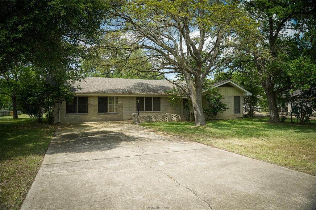 1003 Winding Road - Photo 1