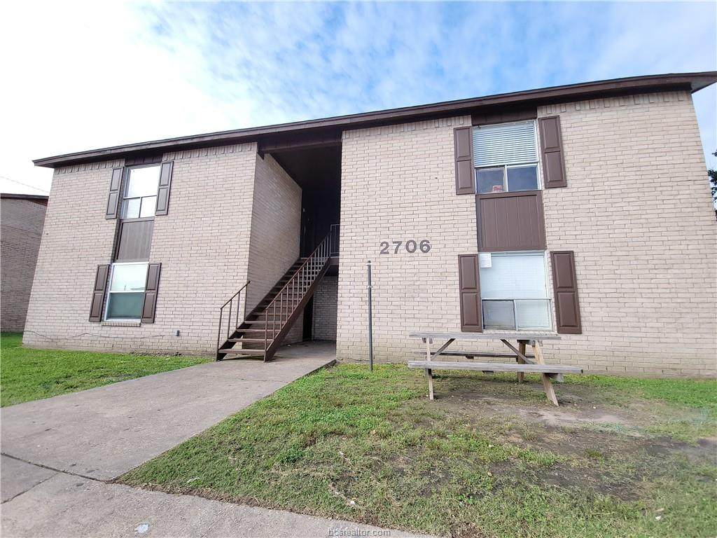 2706 Evergreen Circle - Photo 1