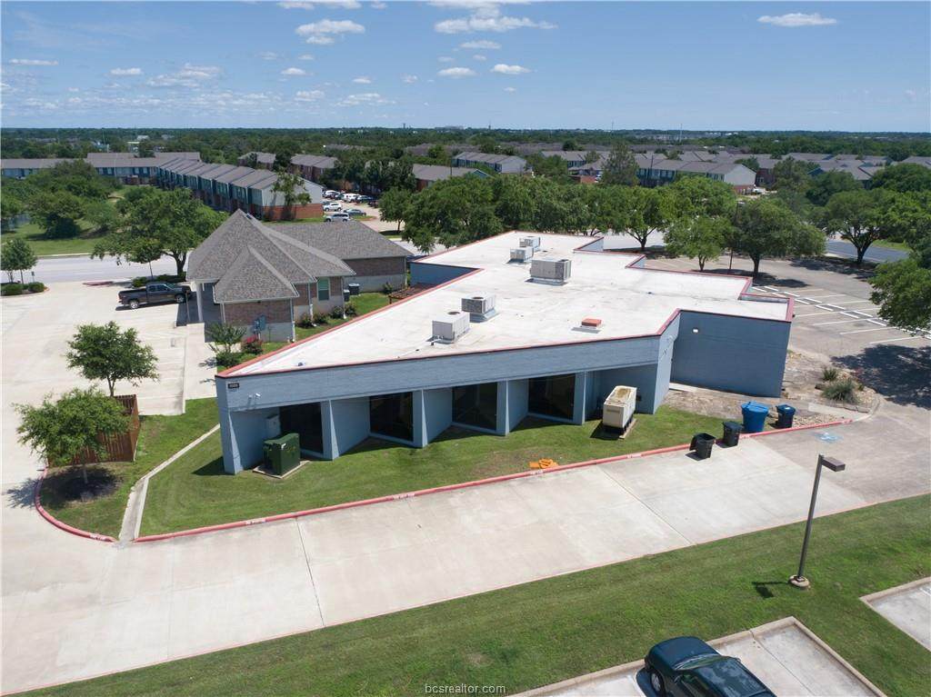 909 Southwest Parkway - Photo 1