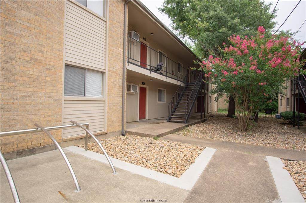 1402 Holleman - Photo 1