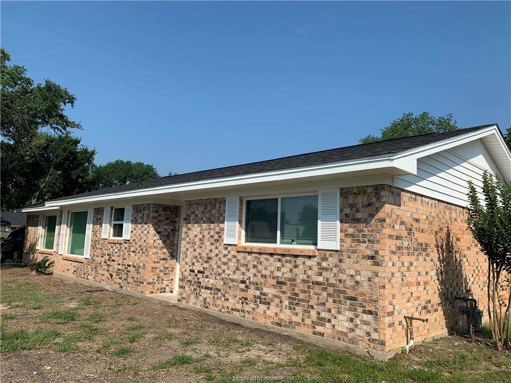 1401 Holleman Dr. - Photo 1