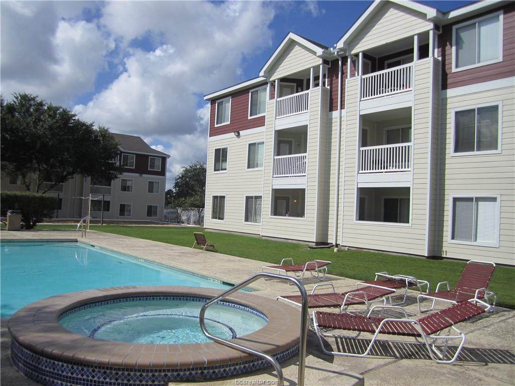 515 Southwest Parkway - Photo 1