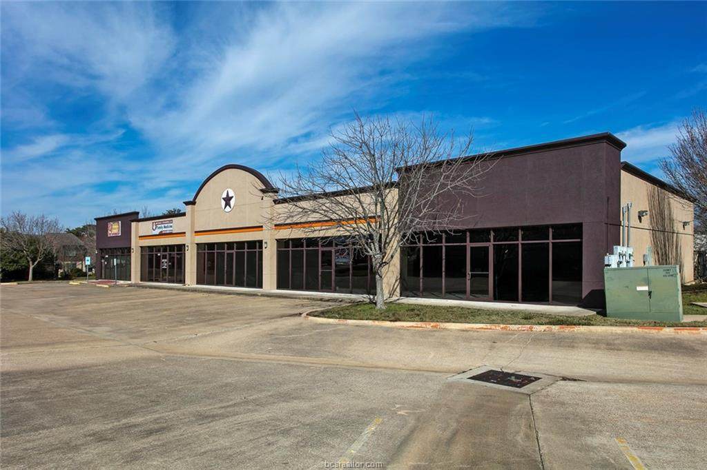 2300 De Lee - Photo 1