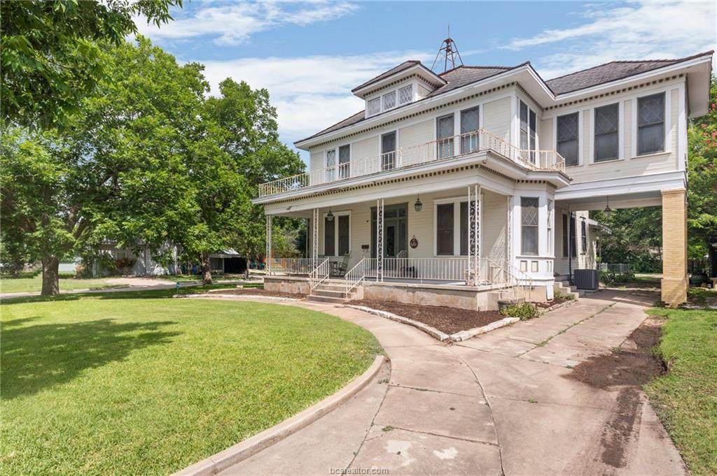 920 7th Street - Photo 1