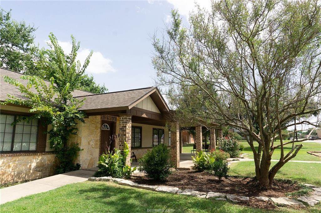 305 Houston - Photo 1