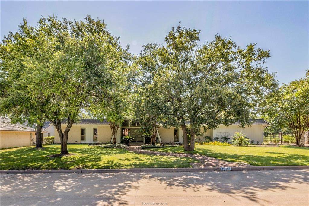 2704 Pinehurst - Photo 1