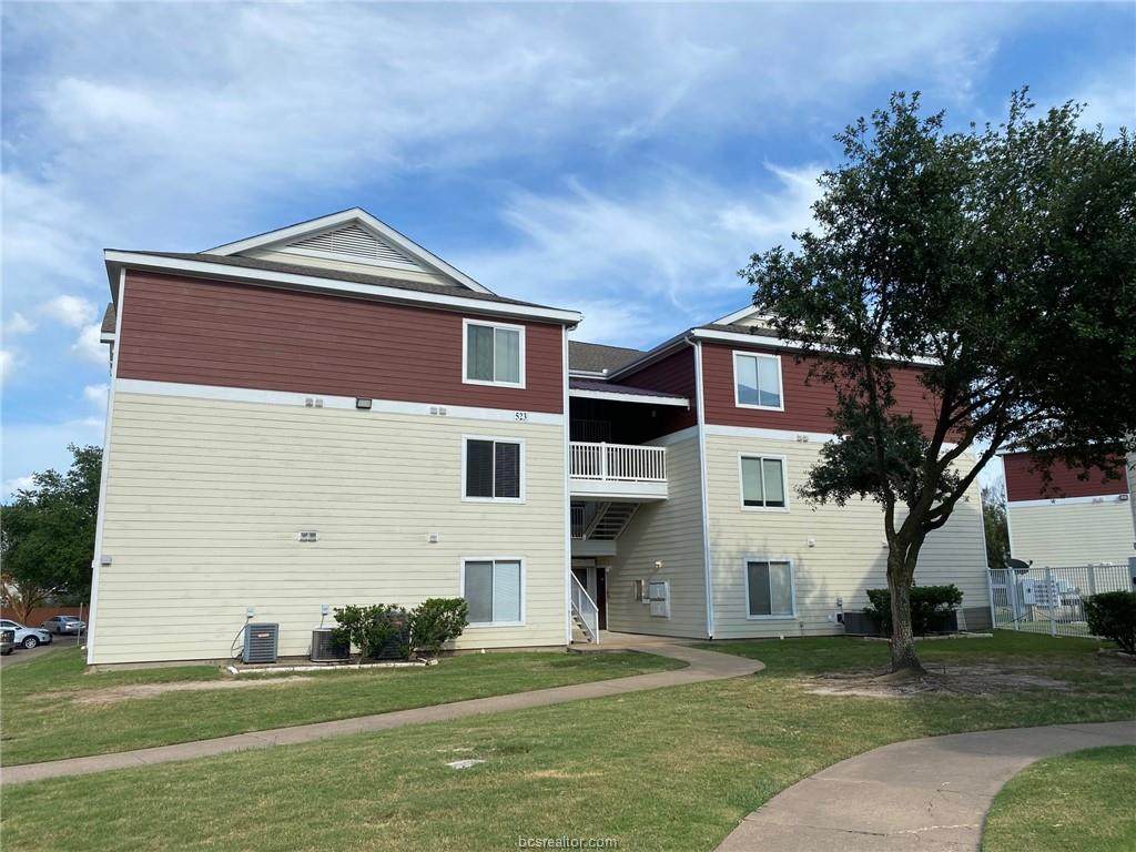 523 Southwest Parkway - Photo 1