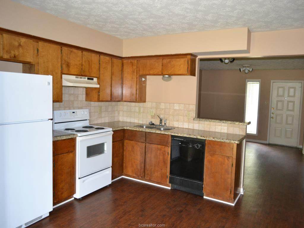 712 Wellesley Court - Photo 1