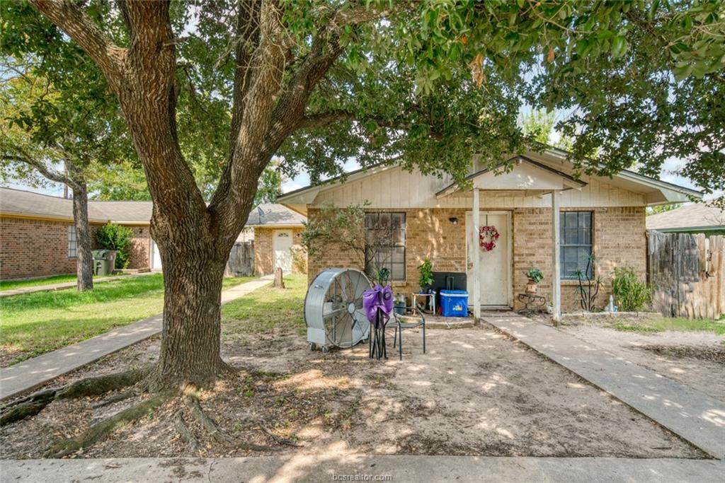 2809 Sprucewood - Photo 1