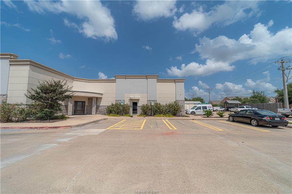909 University Drive - Photo 1
