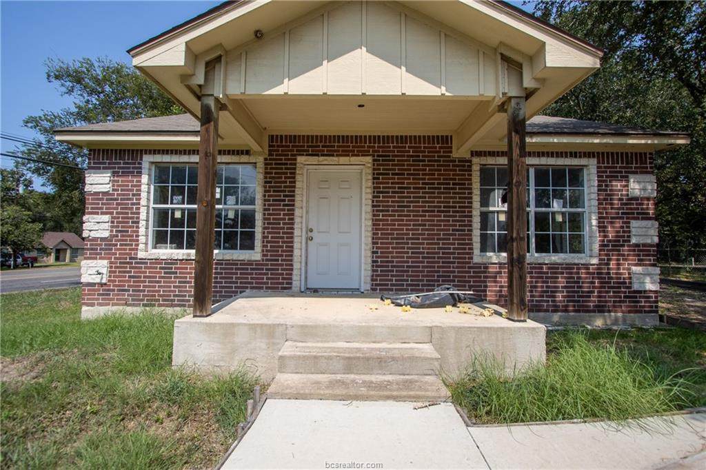 1518 Rochester Street - Photo 1