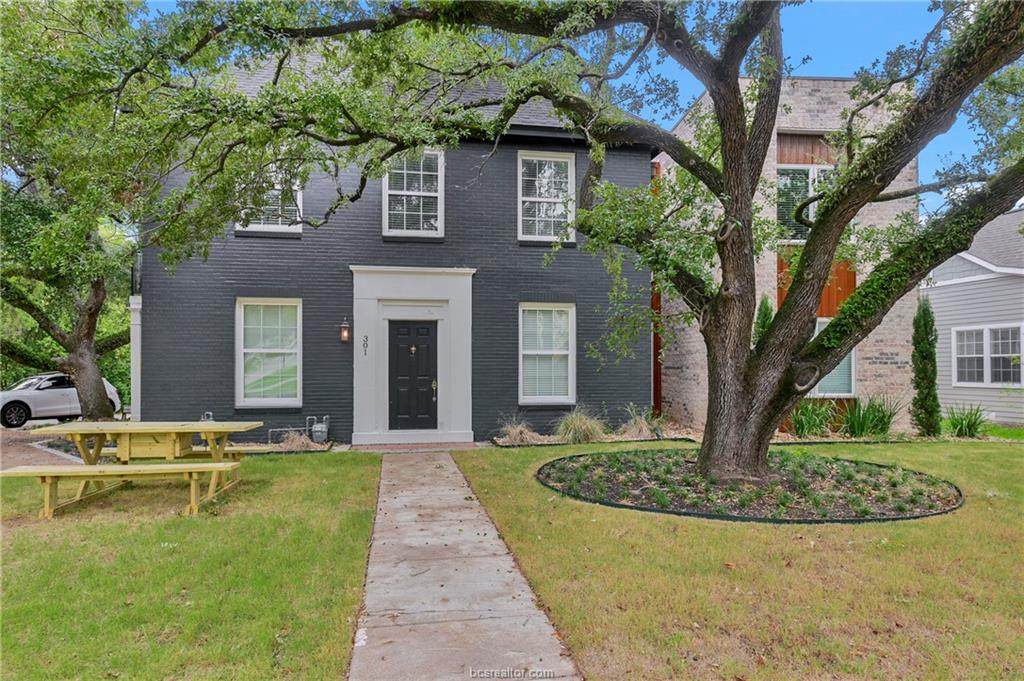 301 Ayrshire Street - Photo 1