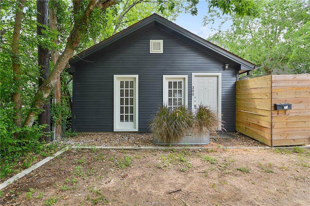 300 Dexter Street - Photo 1