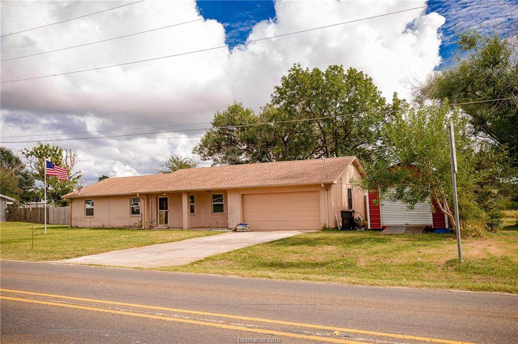 913 7th Street - Photo 1