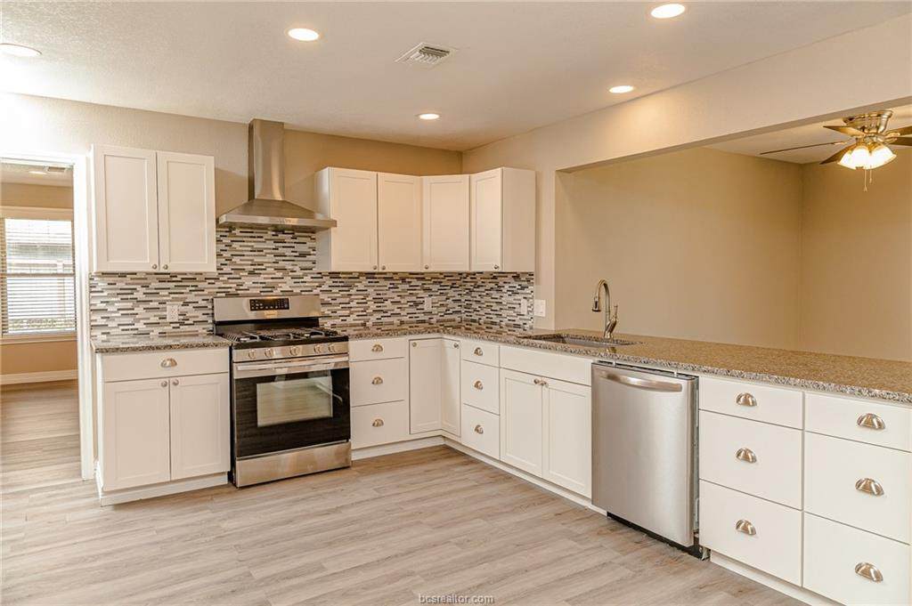 466 S Wilson Ave - Photo 1