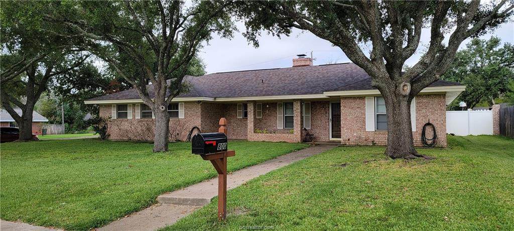 800 Avondale - Photo 1
