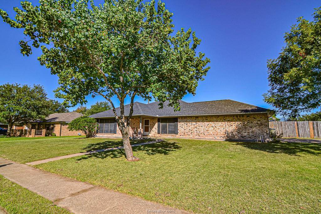 3700 Ravenwood Drive - Photo 1