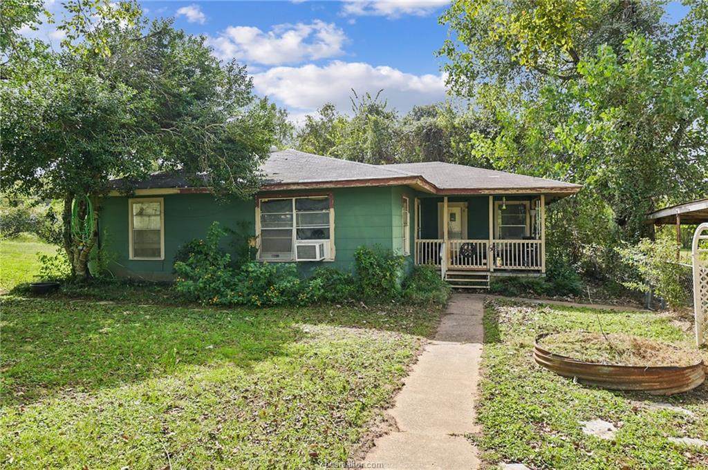 22604 Buchanan Street - Photo 1