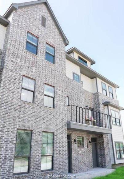 616 Clay Street - Photo 1