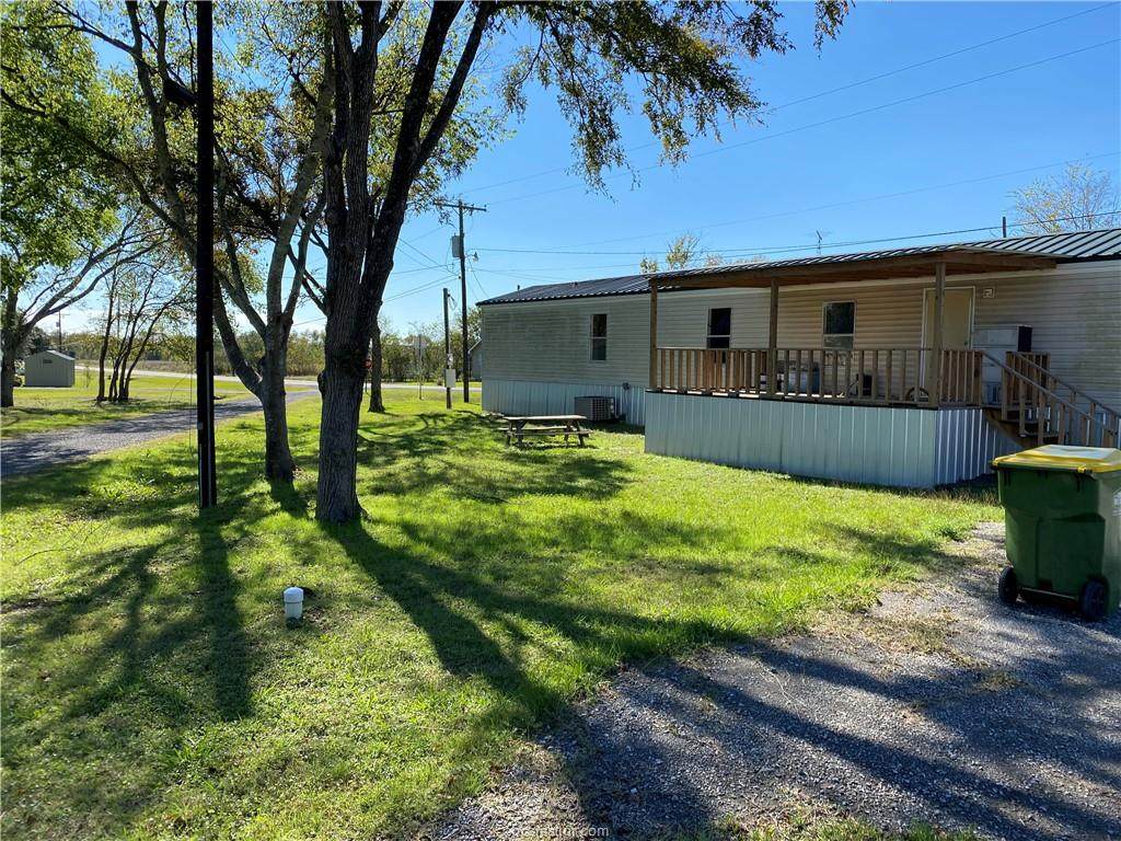 605 Phillips - Photo 1