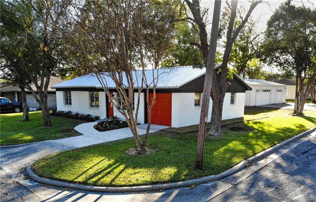 1209 Higgins Street - Photo 1