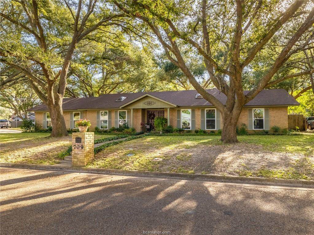 709 17th Street - Photo 1