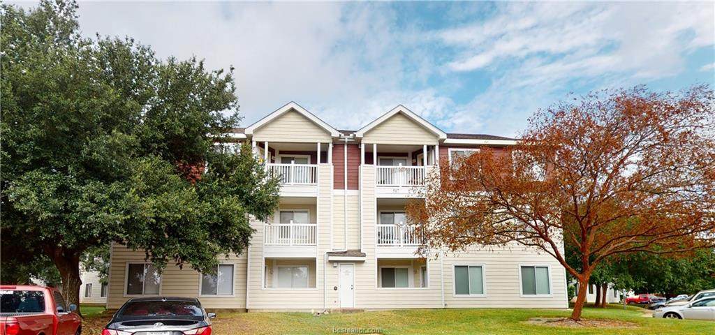 517 Southwest Parkway - Photo 1