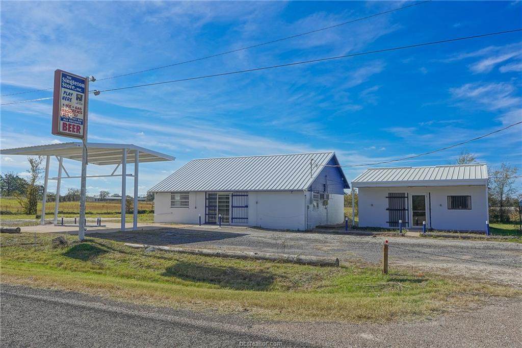 11833 Hwy 90 N - Photo 1