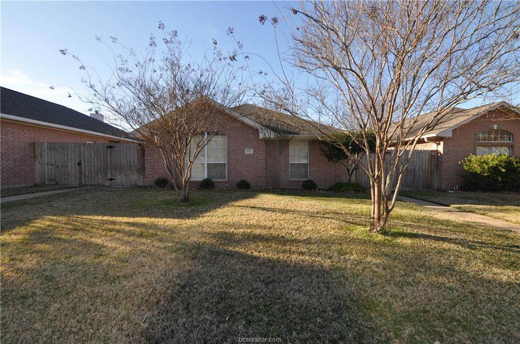 1017 Lincoln - Photo 1