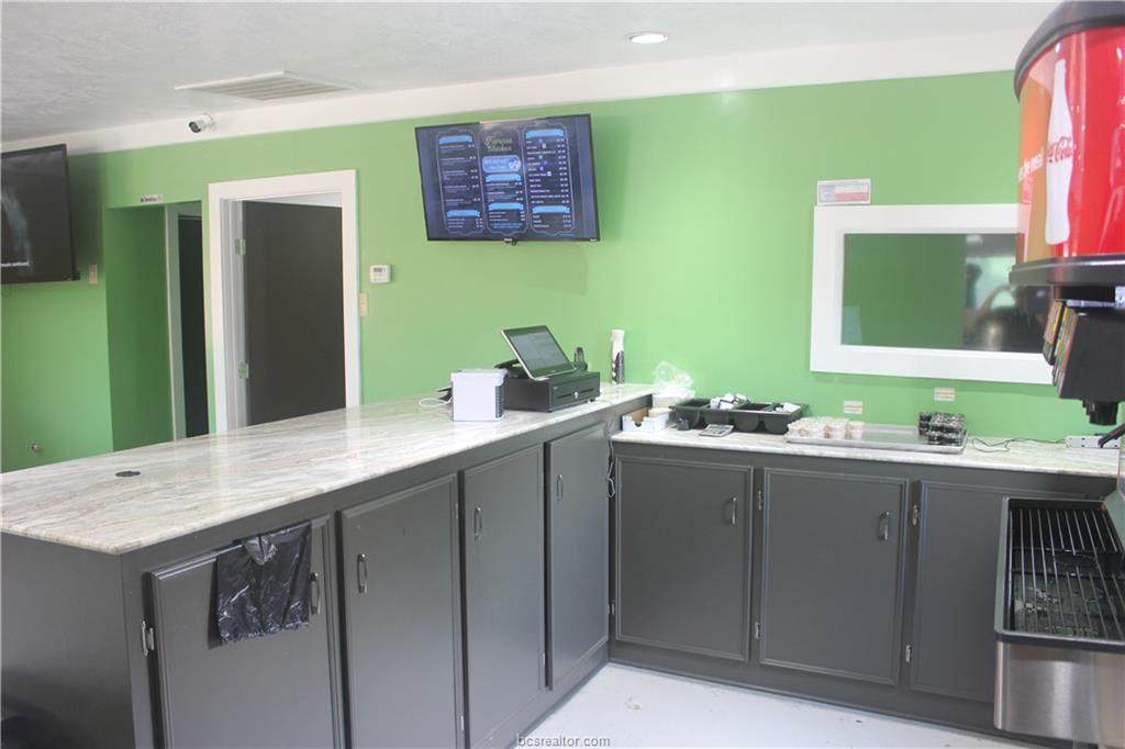 304 N. Main St - Photo 1