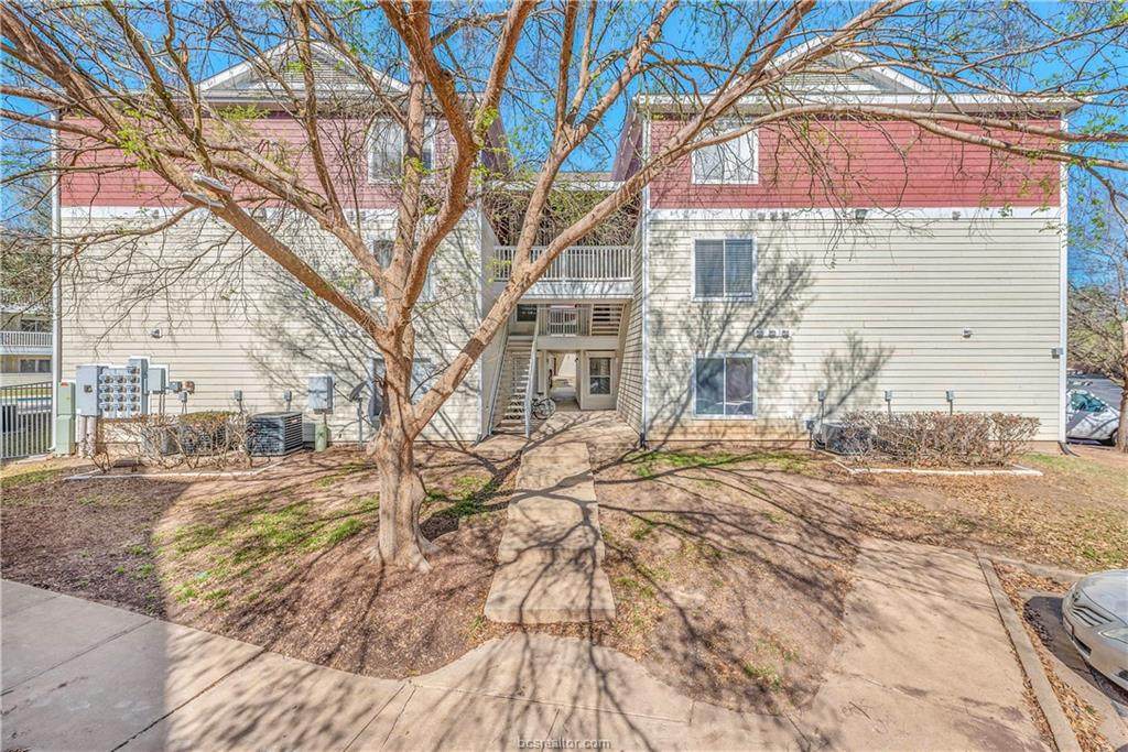 521 Southwest Parkway - Photo 1