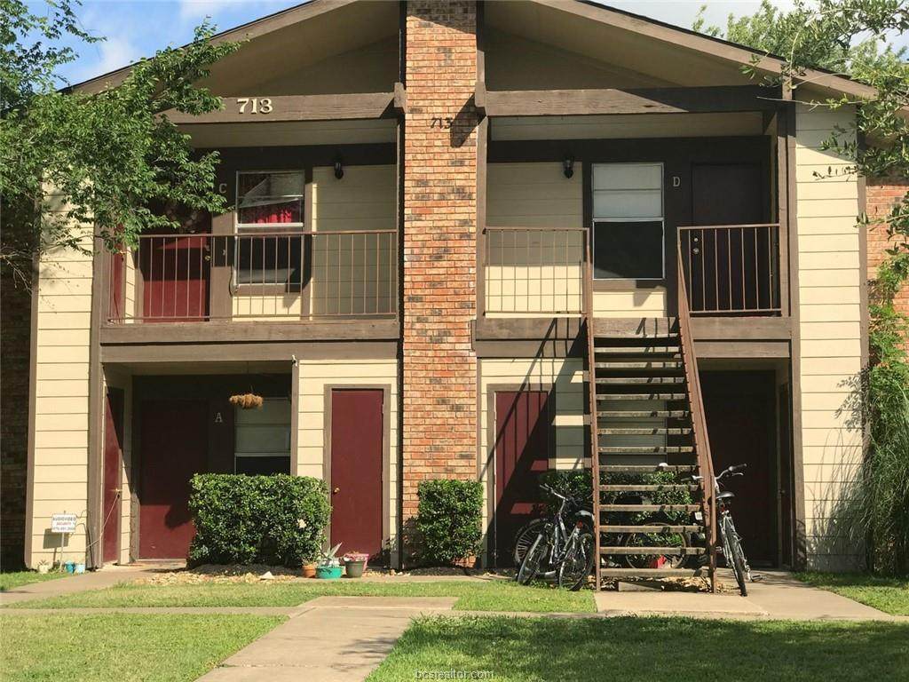 713 Wellesley - Photo 1