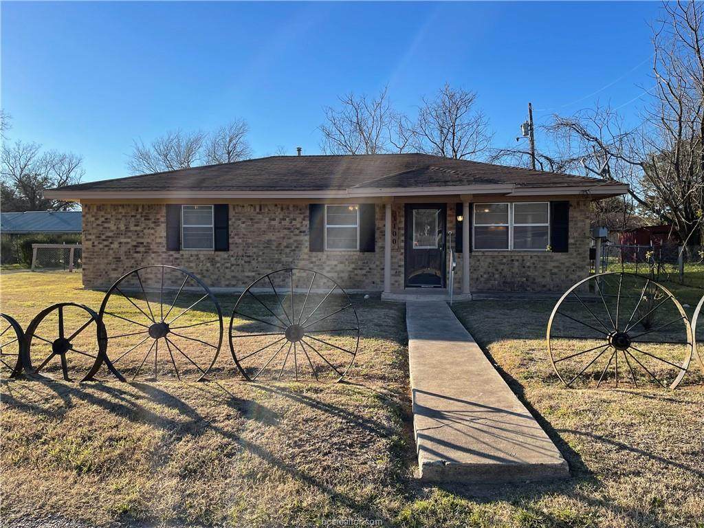 1100 N Austin - Photo 1