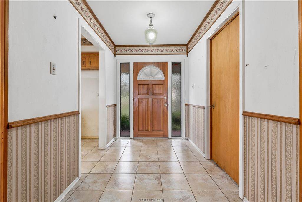 172 Golfview Drive - Photo 1