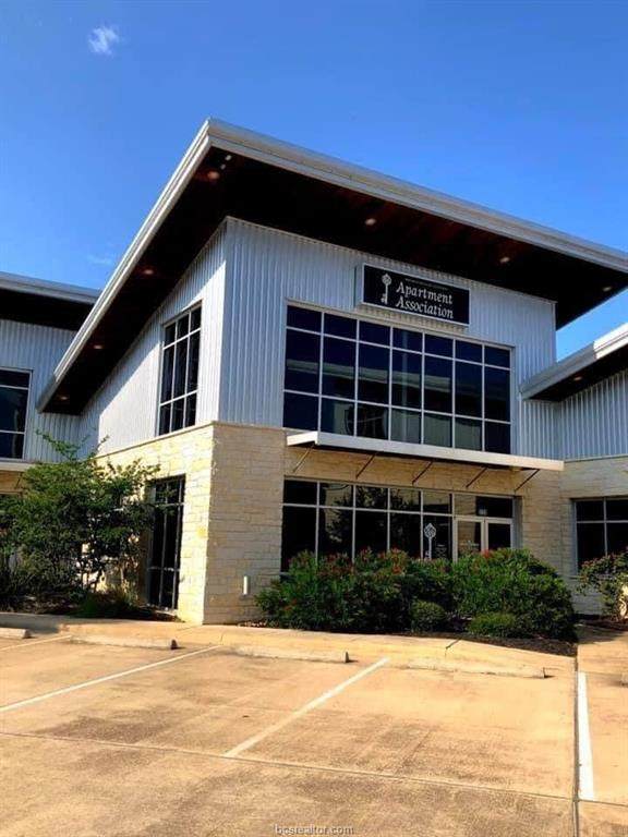 3091 University Drive - Photo 1