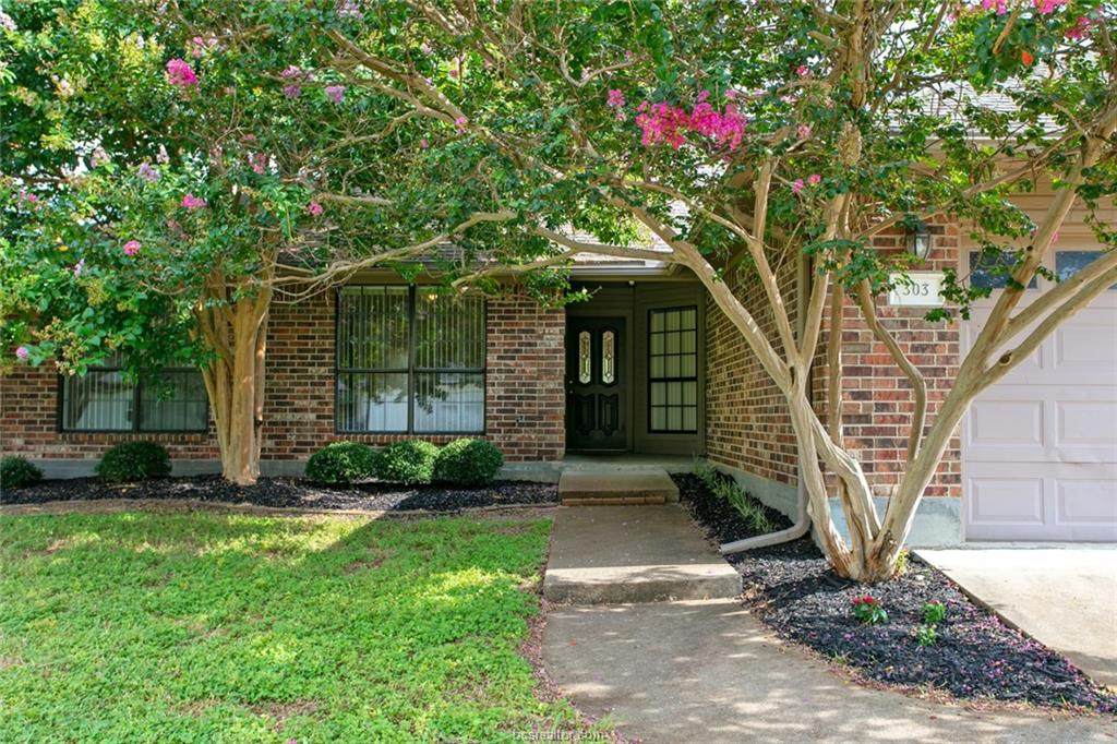 303 Redmond Drive - Photo 1