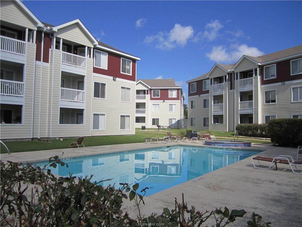 515 Southwest Parkway - Photo 1