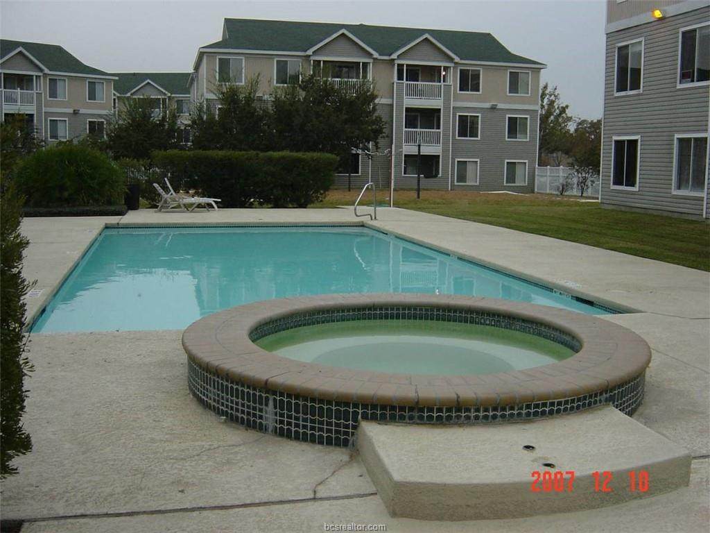 519 Southwest Parkway - Photo 1