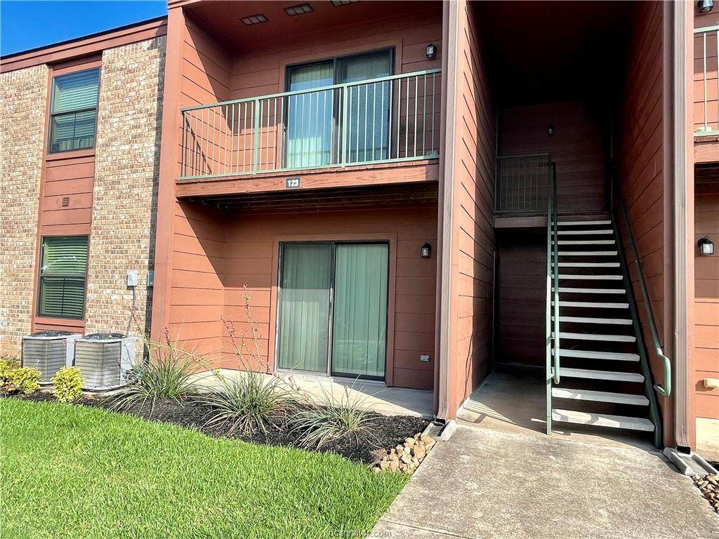904 University Oaks - Photo 1