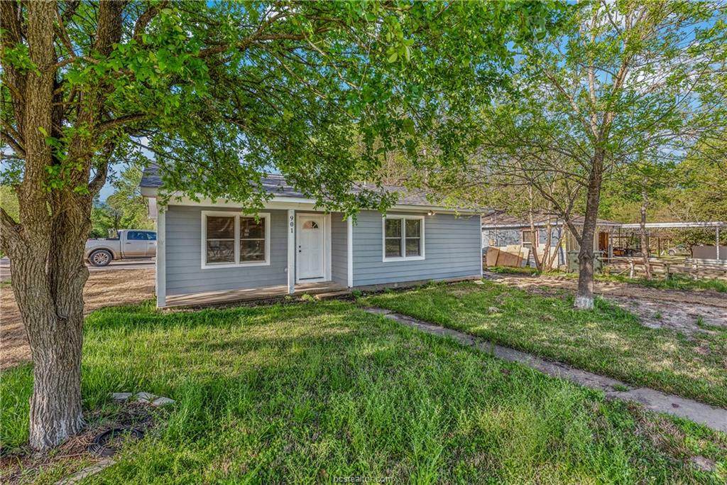 901 Boulevard Street - Photo 1