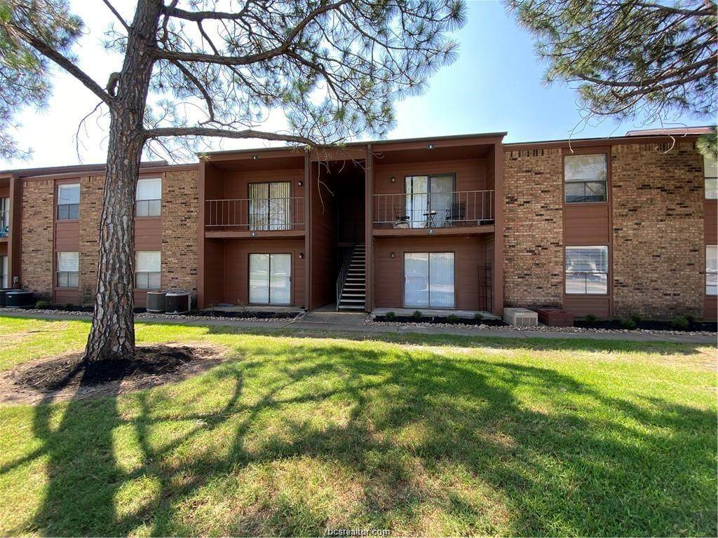 904 University Oaks - Photo 1