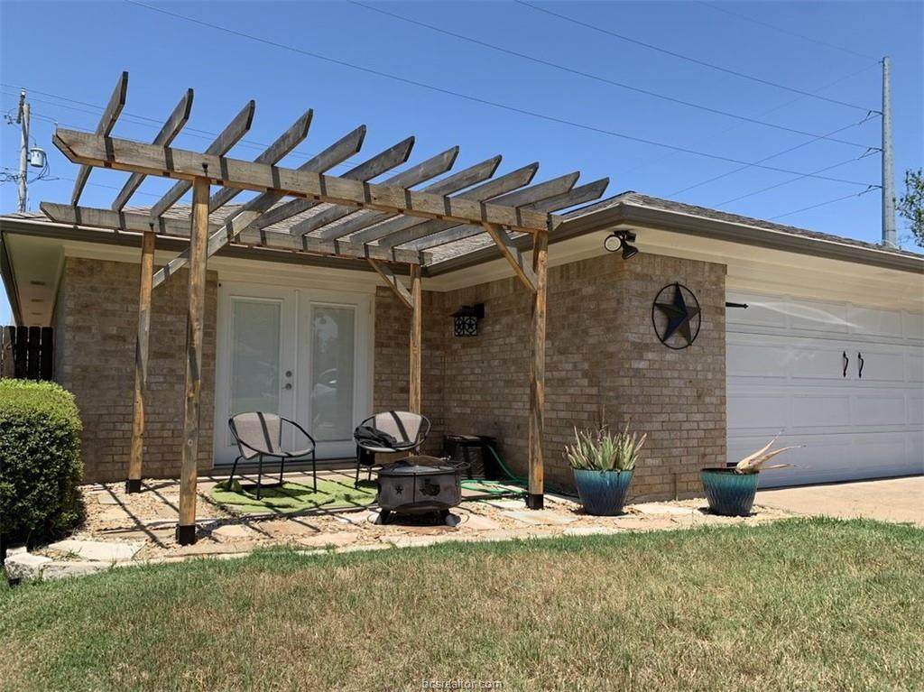 2917 Braeburn - Photo 1