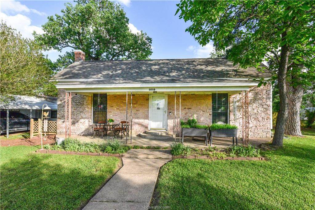 1010 Hanna Street - Photo 1