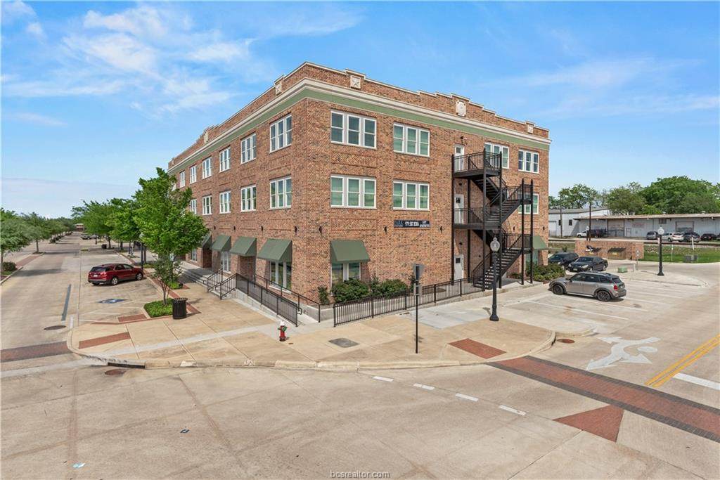401 Main Street - Photo 1