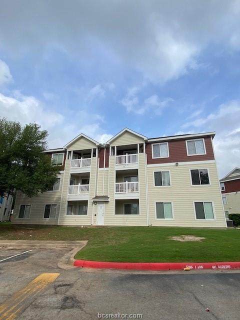 517 Southwest Parkway - Photo 1