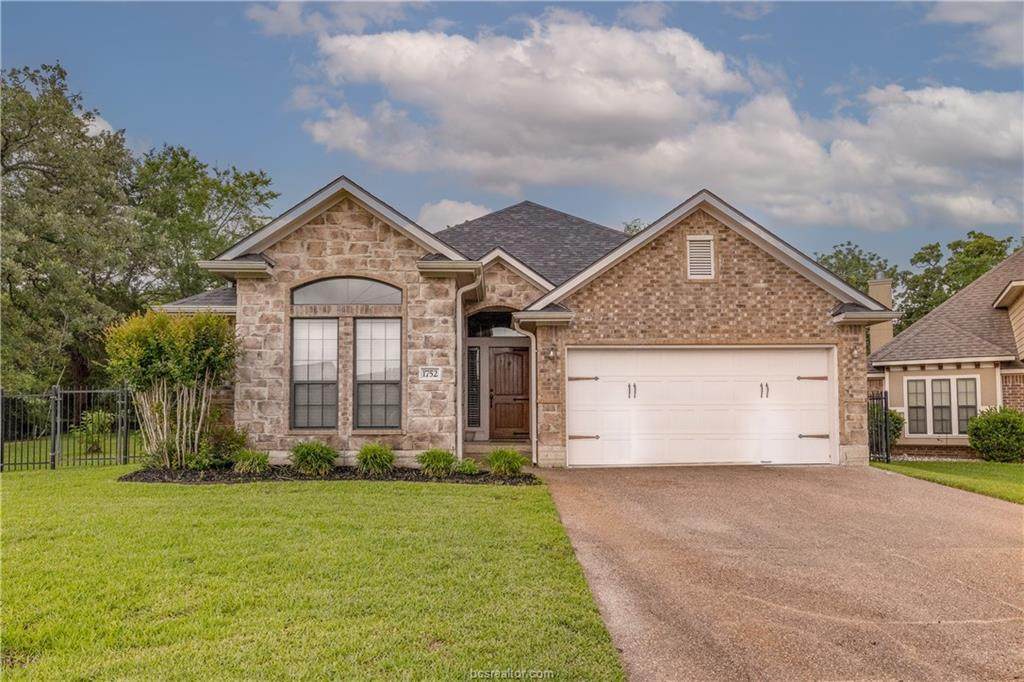 1752 Twin Pond Circle - Photo 1