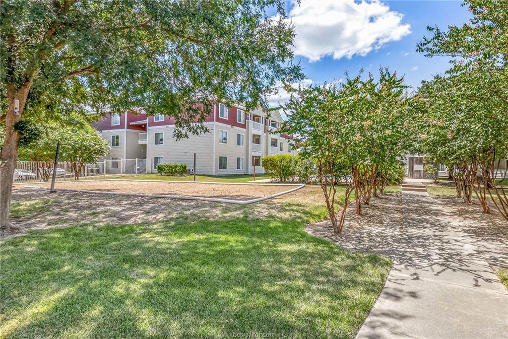 517 Southwest Parkway - Photo 1