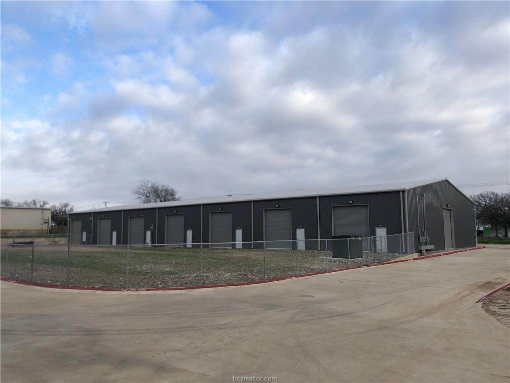2404 N Texas Avenue - Photo 1