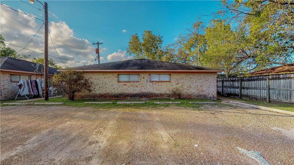 204 Lynn Drive - Photo 1